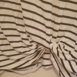 Signature Studio Tops - ❤Signature Studio black & white striped knot T 2X Signature Studio Tops - ❤Signature Studio black & white striped knot T 2X